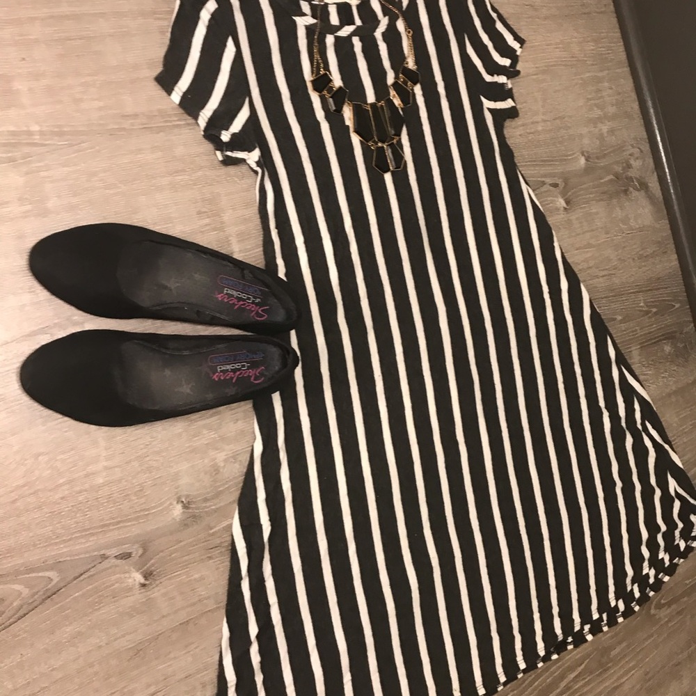Dress - Picture 2 of 4